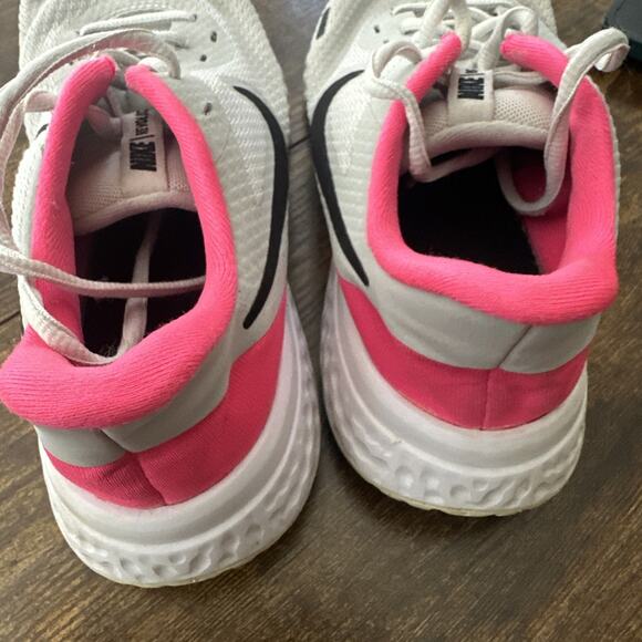 Nike Revolution 5 Running Sneakers Girls Size 5Y Dust Hyper Pink BQ5671-010 - Picture 5 of 7